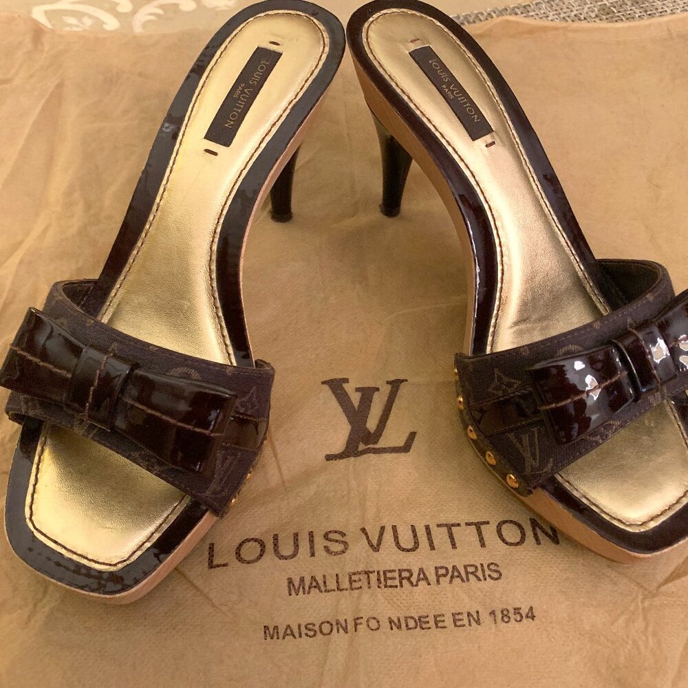 Louis Vuitton Dark Brown Patent Leather Bow Studded Pumps Mules/Slides